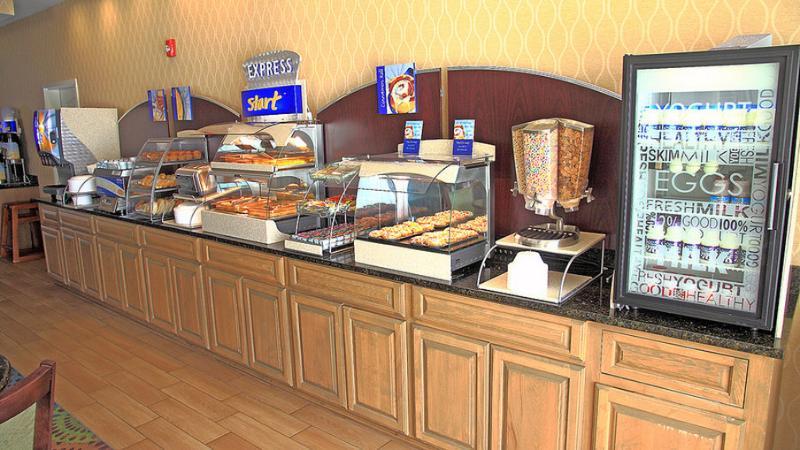 Express And Bossier Louisiana Downs By Ihg